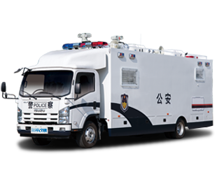 大 型 通 信 指 揮 車